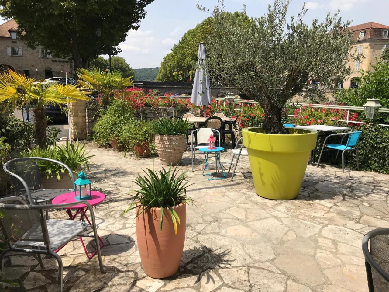 Hotel Des Bains Figeac Esterno foto