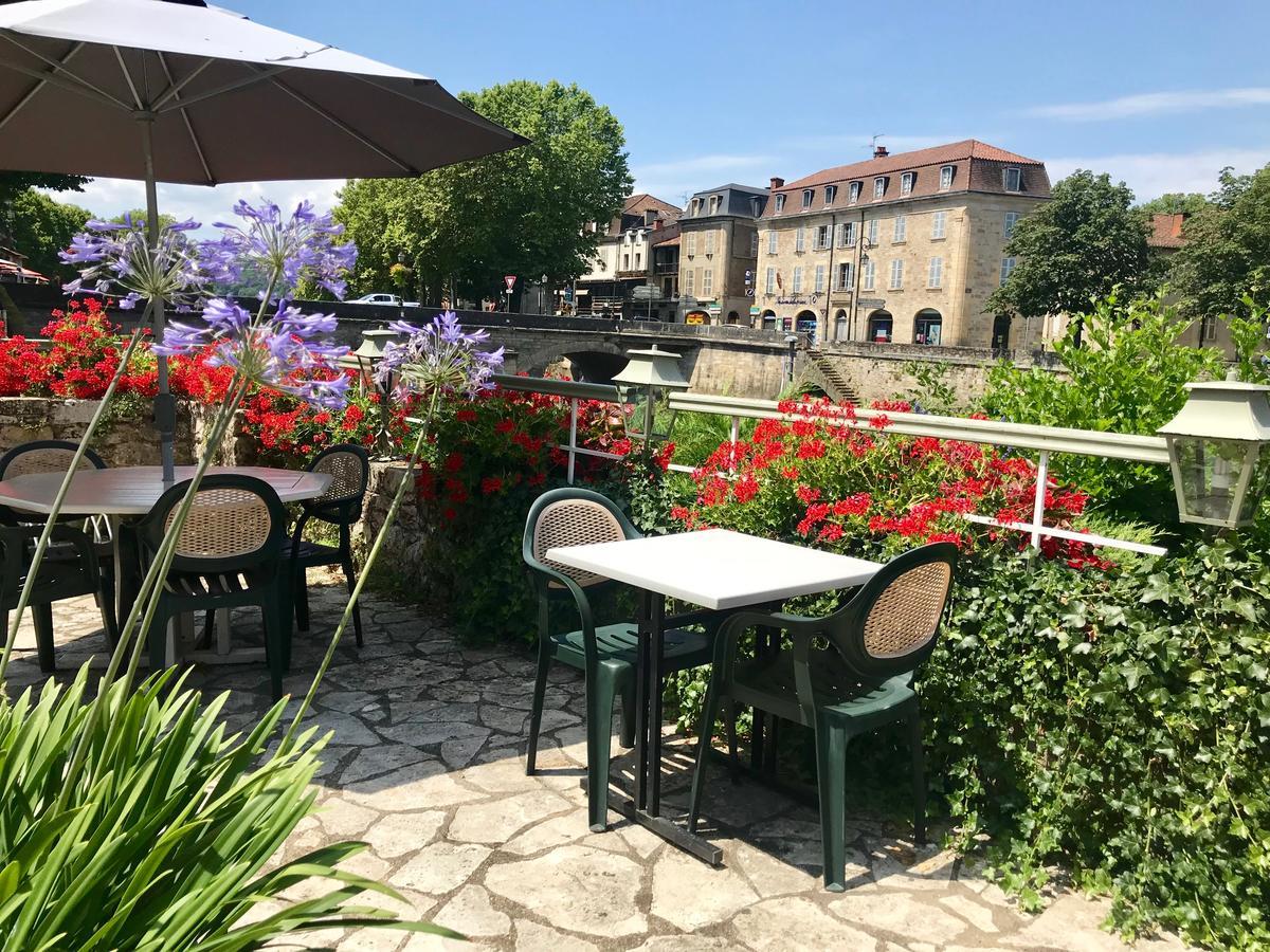 Hotel Des Bains Figeac Esterno foto
